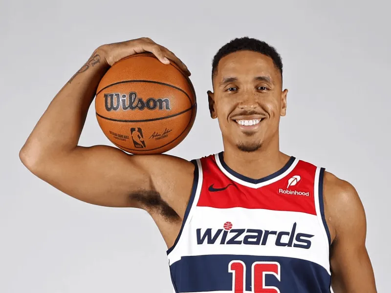 尼克斯队记：布罗格登合同为非保障，将与沙梅特竞争位置