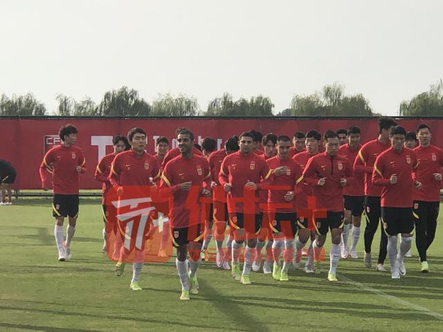 b体育下载-中国男足回家休整结束 今日复训继续备战12强赛
